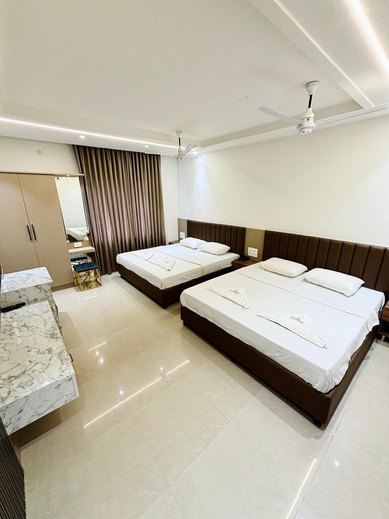 Hotel Citywalk Residency มังคาลอร์ ภายนอก รูปภาพ