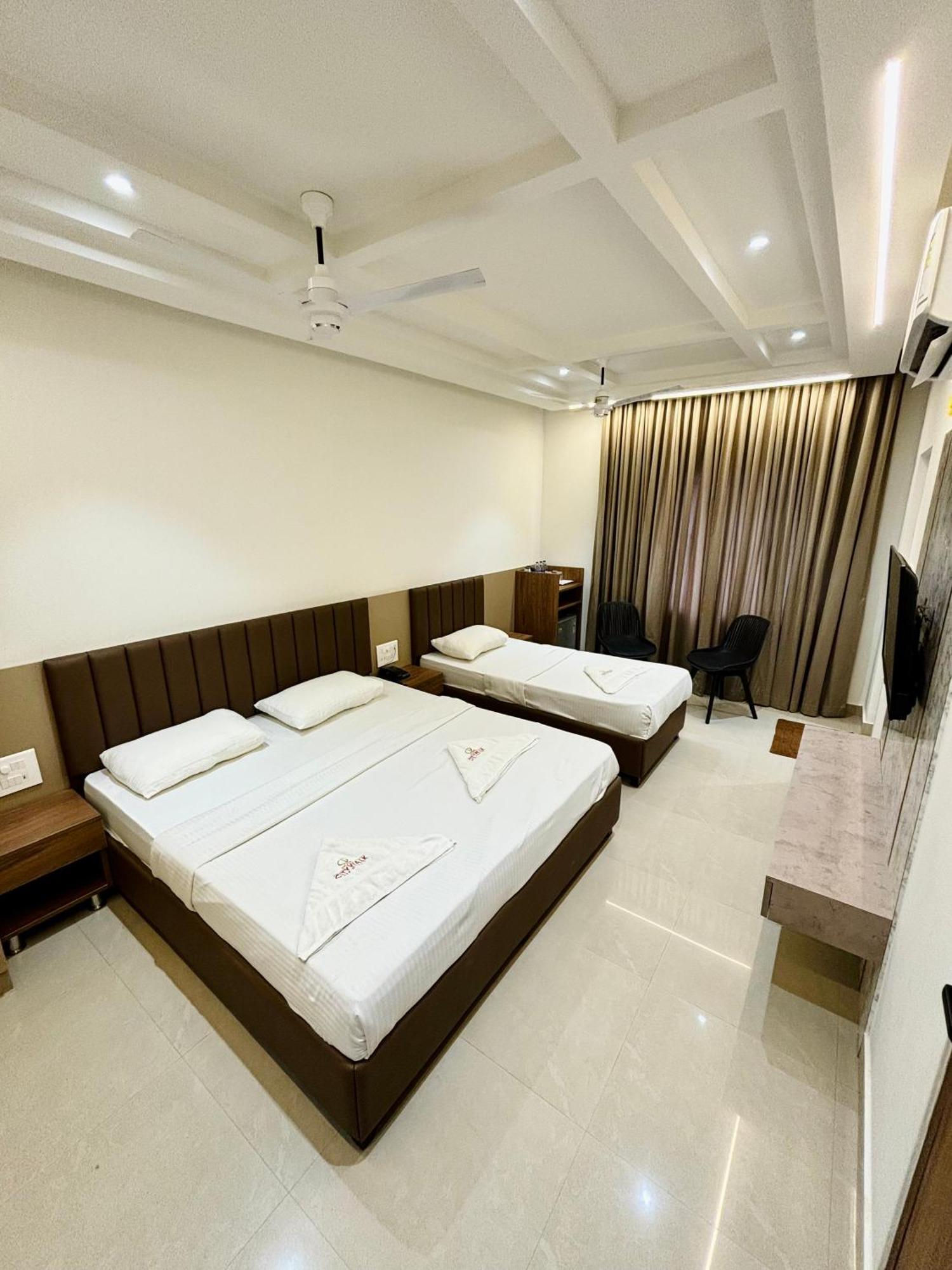 Hotel Citywalk Residency มังคาลอร์ ภายนอก รูปภาพ